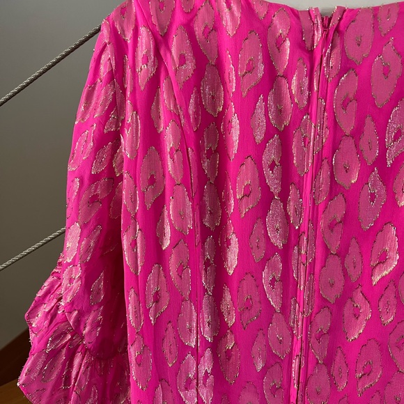 Lilly Pulitzer is Hot in Pink and gold, - Picture 4 of 5